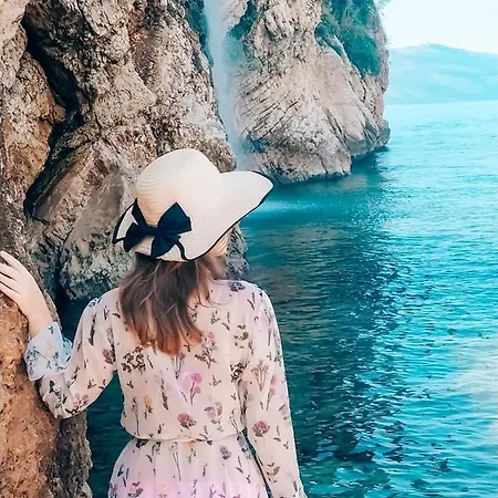 Aqua *